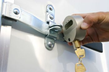 HOCKEY PUCK INTERNAL SHACKLE TRAILER DOOR LOCK, UNIVERSAL FIT (RE-KEYABLE)